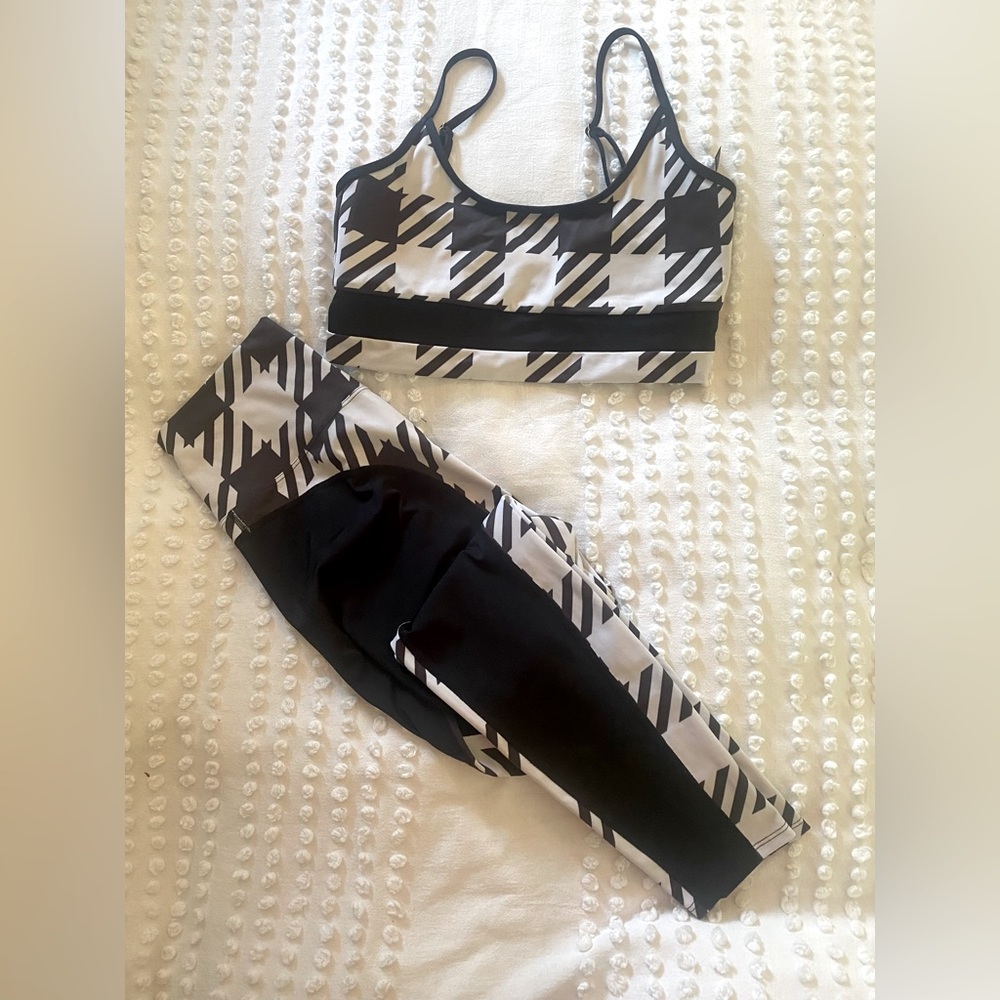 Beach Riot Black and White Geo Sports Bra and Legging Set